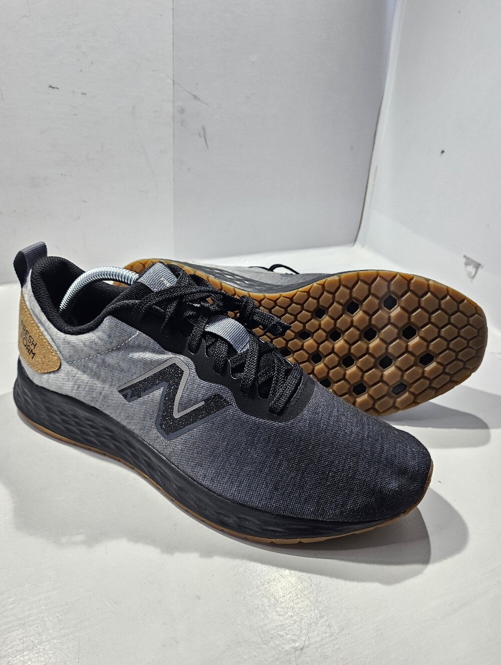 NEW BALANCE MEN'S FRESH FOAM ARISHI V3 RUNNING SHOE SIZE 9.5D BLACK/GREY NWOB
